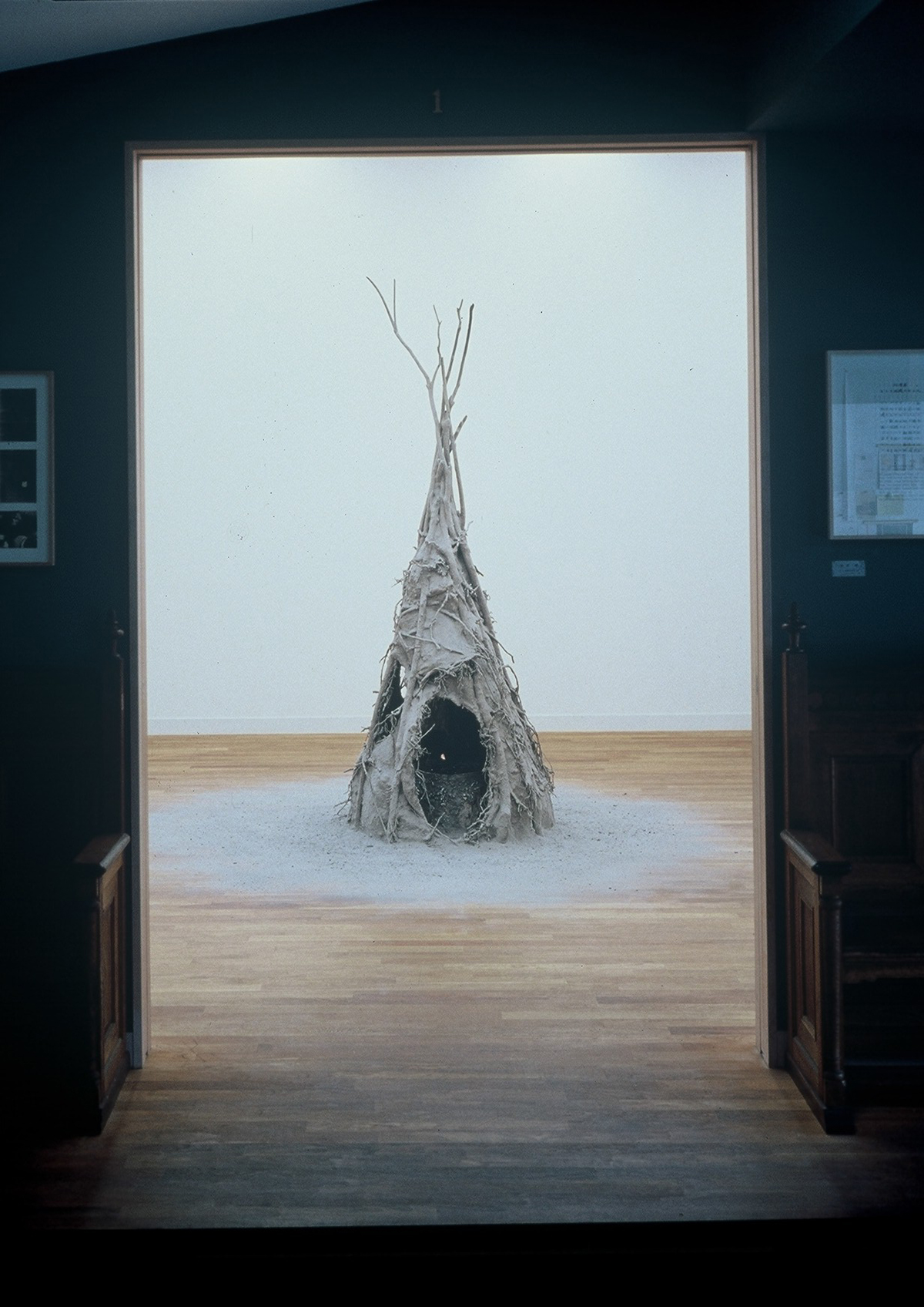 けはいをきくこと（水）